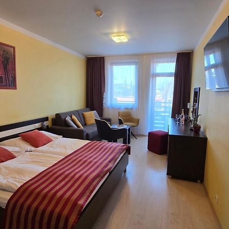 Apartman Aquapark - Hotel เบเชนยอวา ภายนอก รูปภาพ