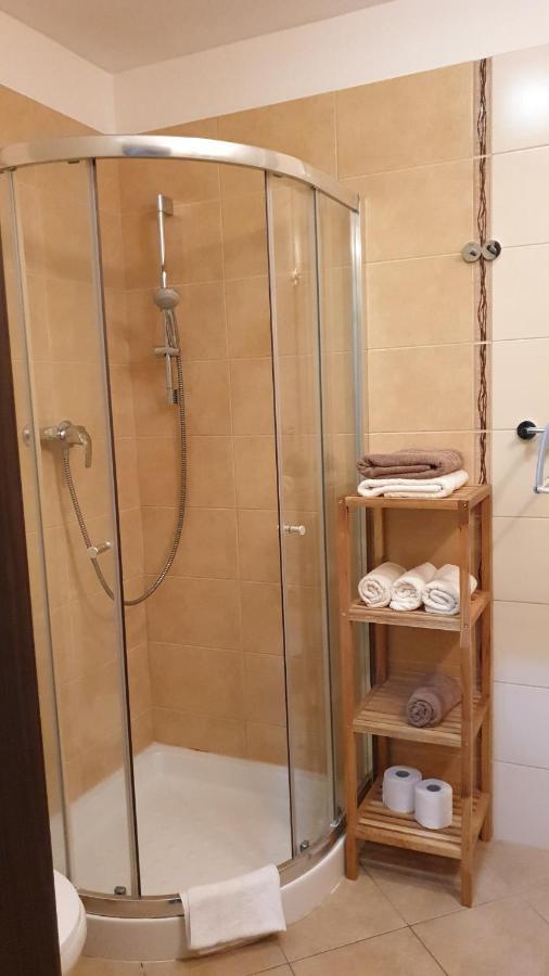 Apartman Aquapark - Hotel เบเชนยอวา ภายนอก รูปภาพ