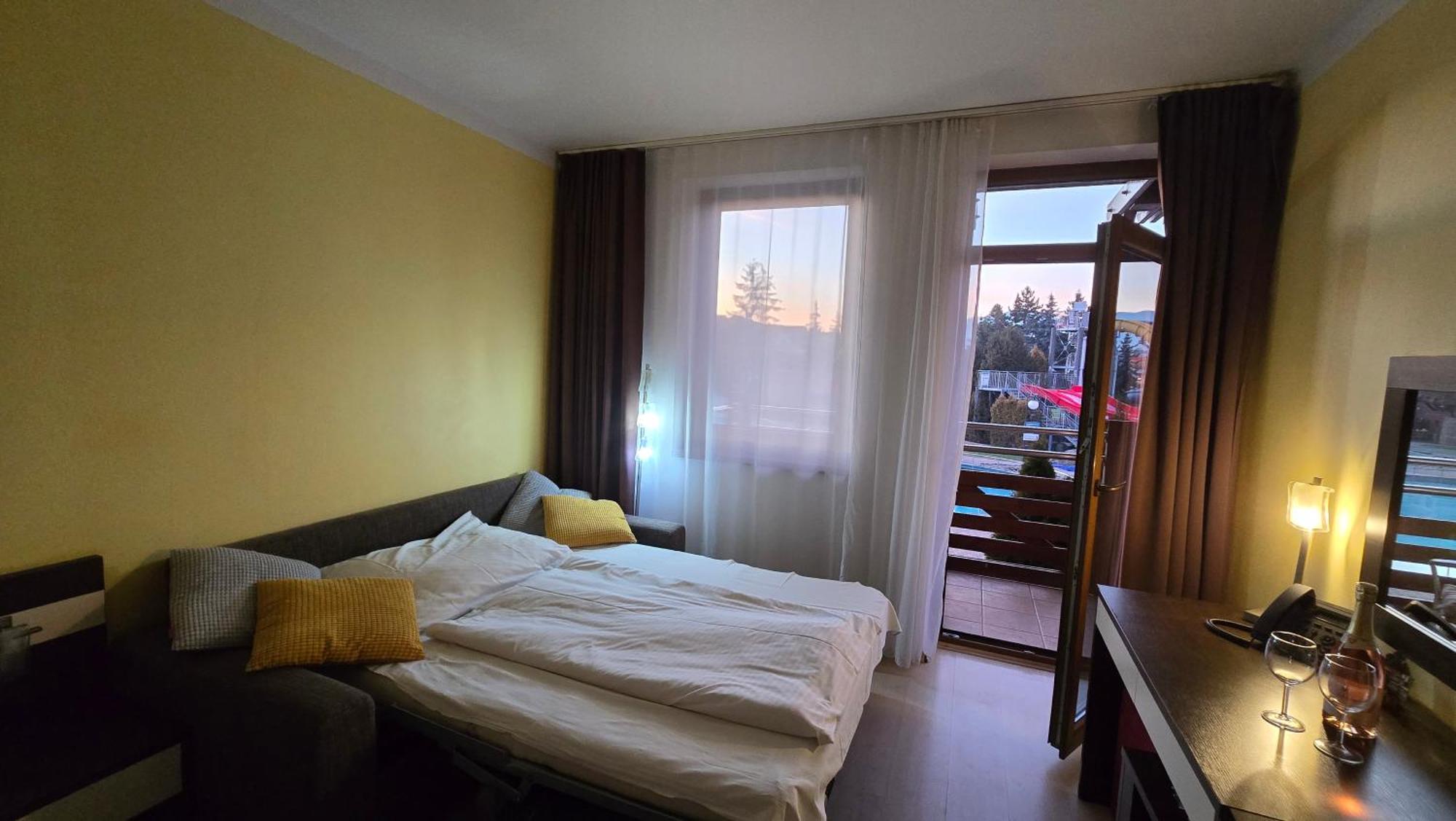 Apartman Aquapark - Hotel เบเชนยอวา ภายนอก รูปภาพ